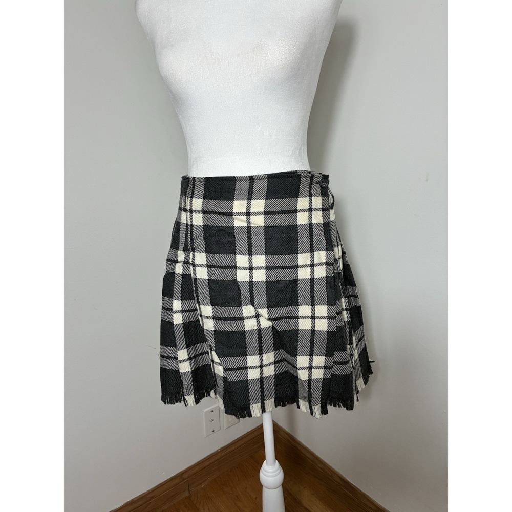 United Colors Of Benetton Plaid Black & White Wrap Skirt 100% Wool Sz M Preppy